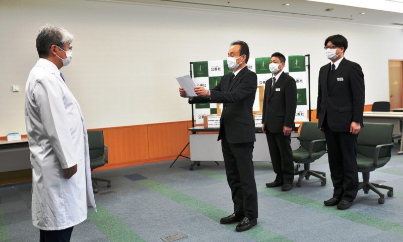 島根県立中央病院でのマスク贈呈式